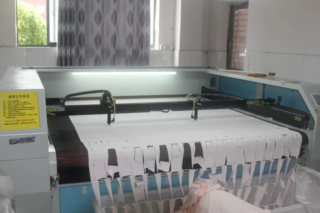 Automated fabric cutting machine